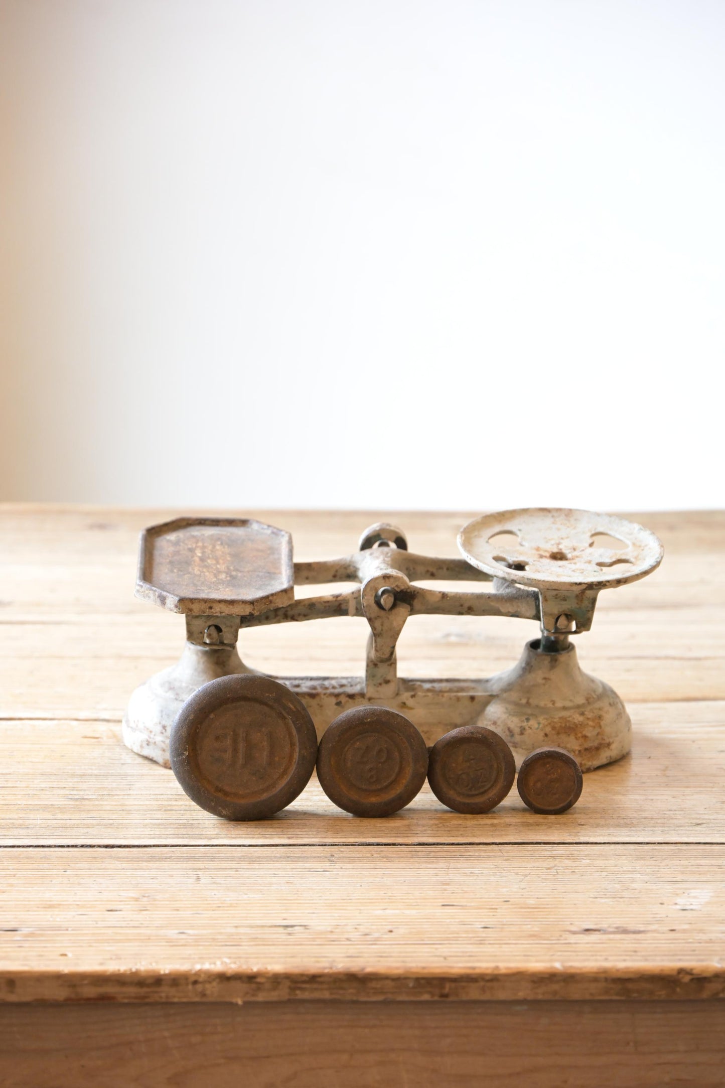 Decorative Small set of Kitchen Scale